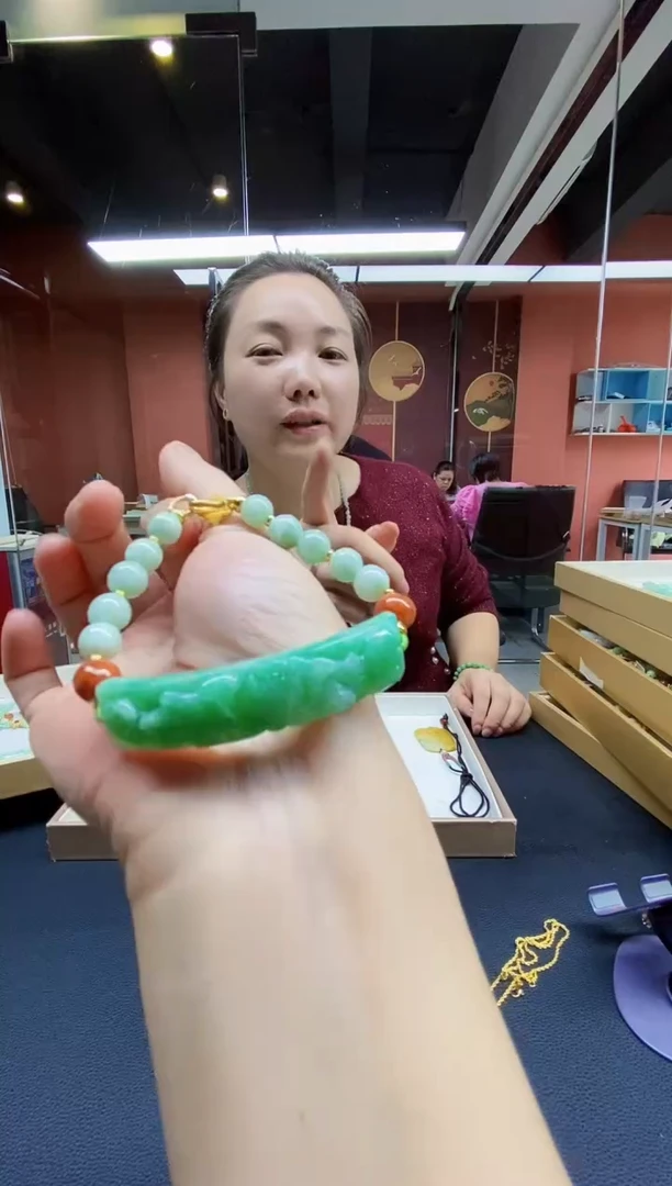 颈饰未镶嵌翡翠手牌