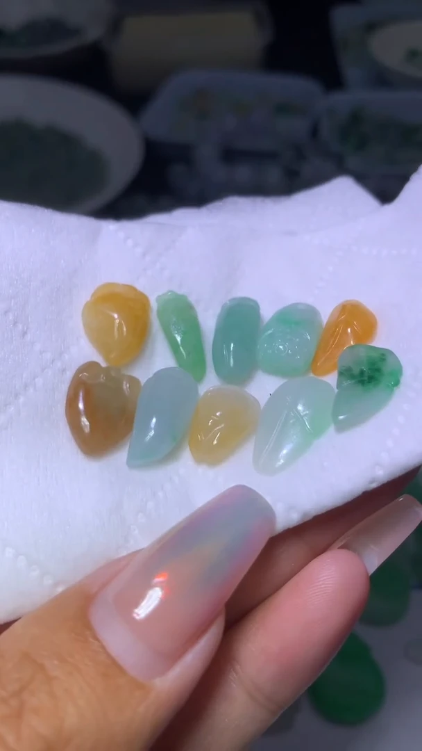 翡翠未镶嵌颈饰MXX014162