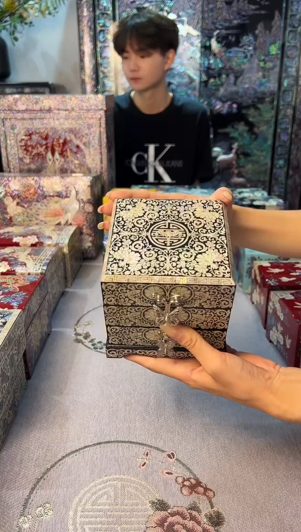 黑底寿·弘贝雅螺钿漆器文化馆