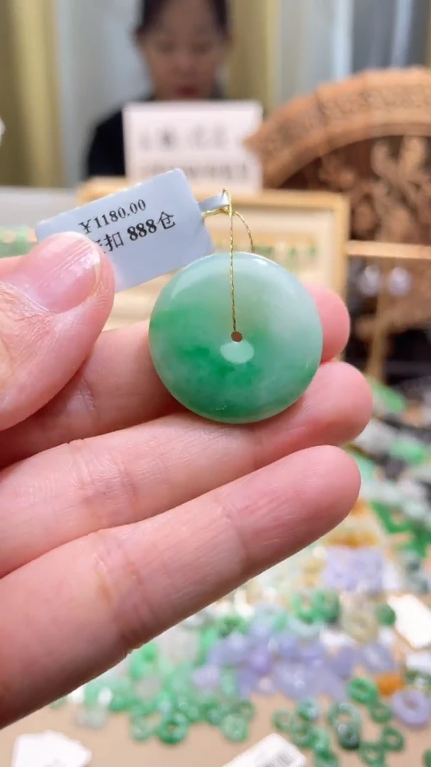 颈饰未镶嵌翡翠平安扣