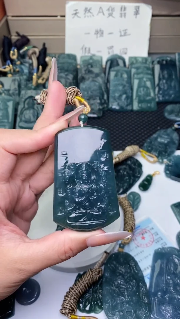 颈饰未镶嵌翡翠