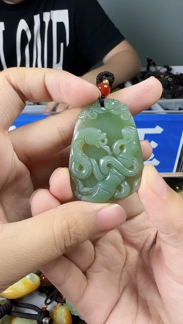 和田玉未镶嵌颈饰1