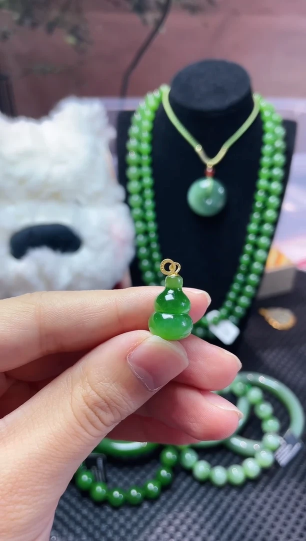 颈饰未镶嵌和田玉和田玉碧玉阳绿猫眼小葫芦