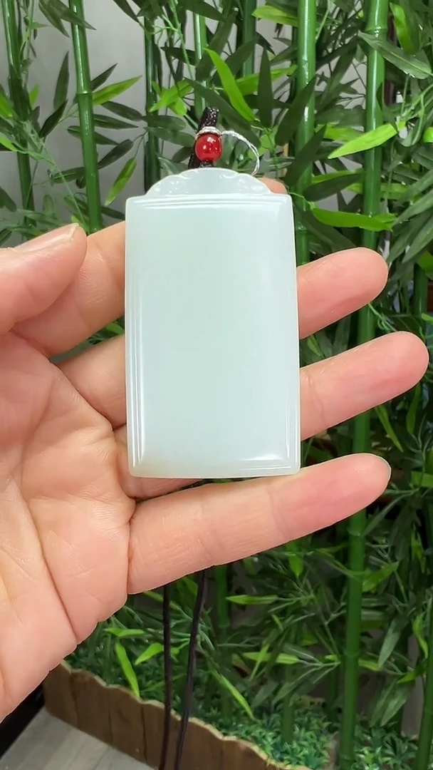 颈饰未镶嵌和田玉吊坠