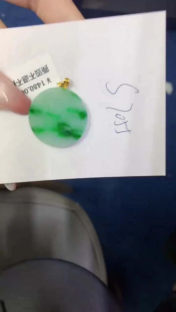 翡翠18K金镶嵌颈饰缅甸天然翡翠A货