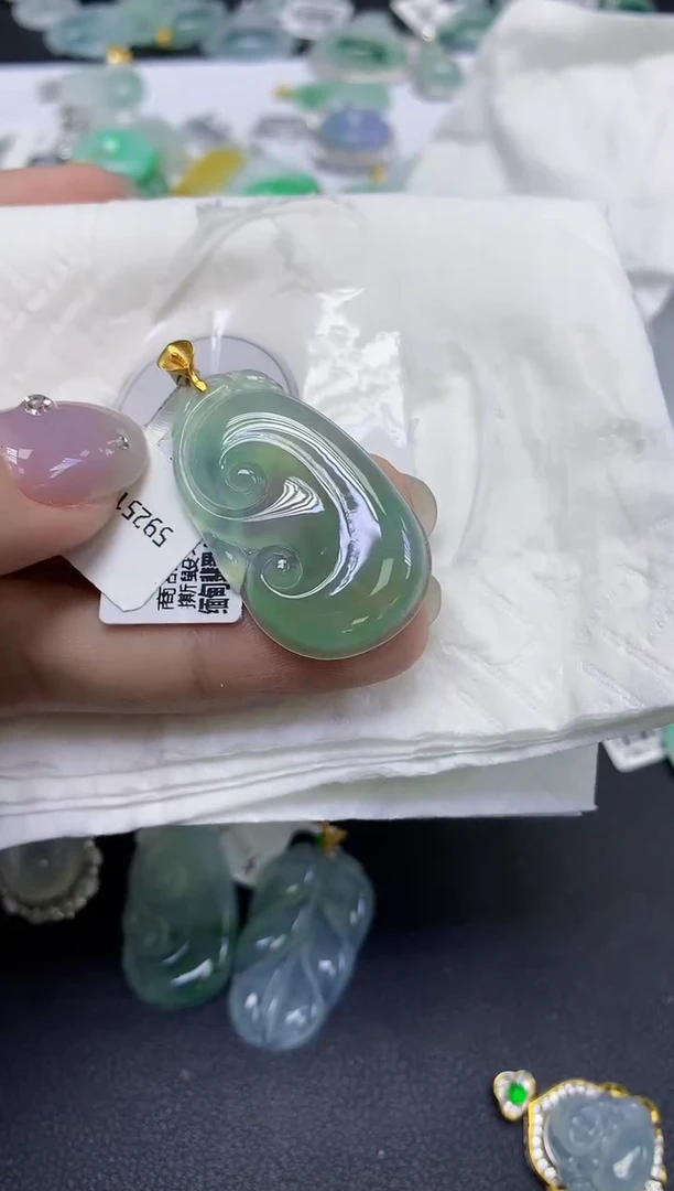 颈饰18K金镶嵌翡翠天然缅甸翡翠A货多样性发一件