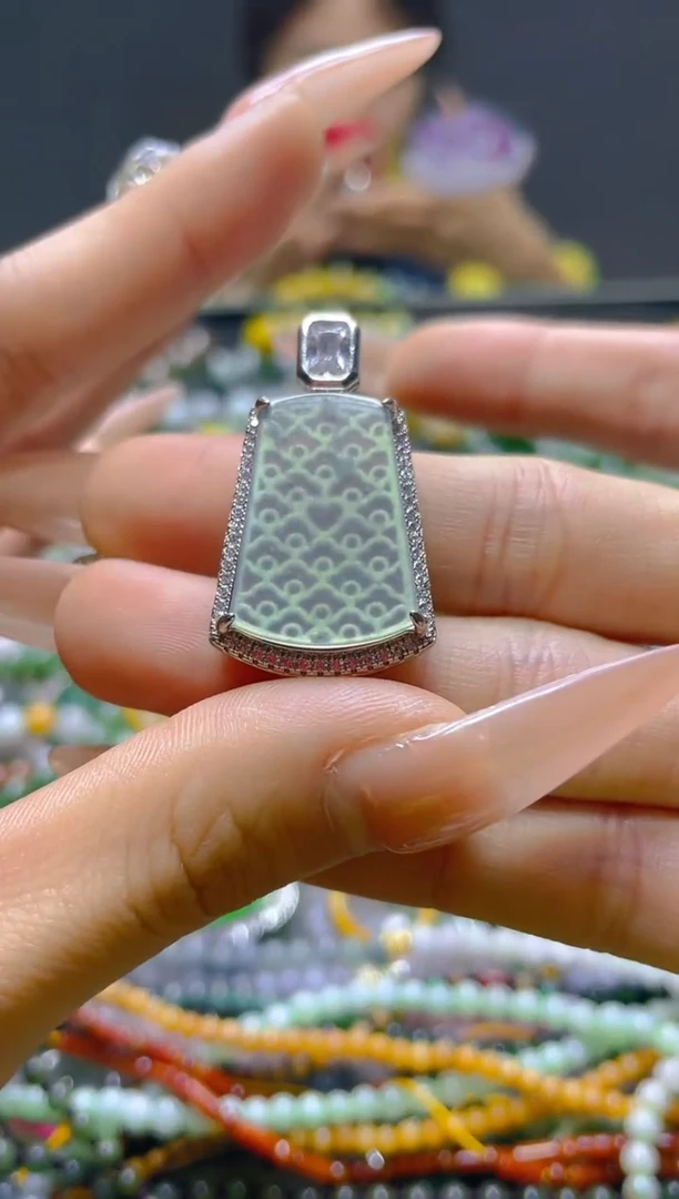 颈饰未镶嵌翡翠/E/翡翠A货，一件也是批发价