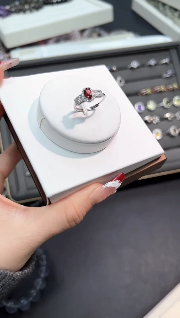 【闪购商品】石榴石戒指银S925镶嵌14B多样性发其一/1个