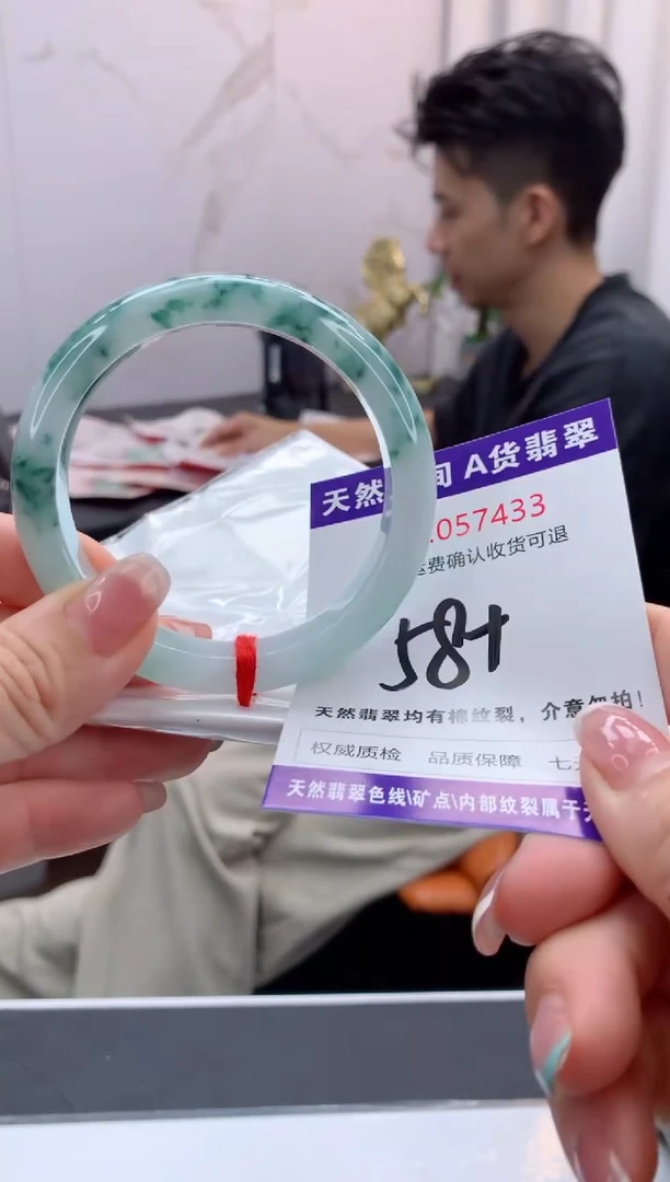 翡翠手镯未镶嵌有纹，完美者勿拍