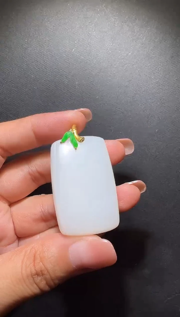 和田玉18K金镶嵌颈饰和田无事牌吊坠