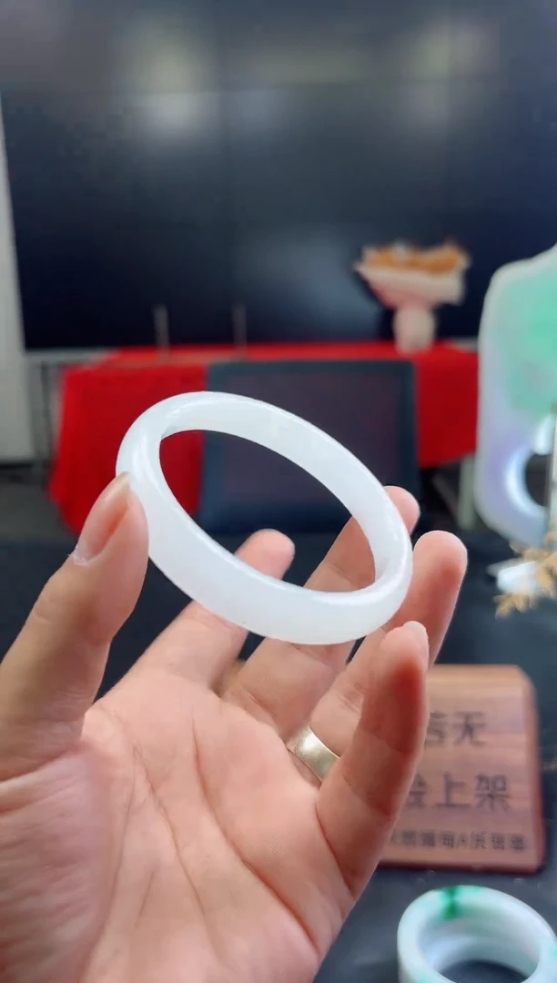 石英岩玉手镯未镶嵌手镯