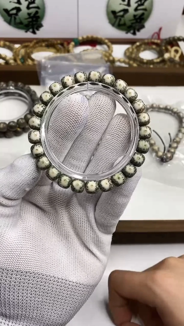 星月菩提手串191 石玉料绿包白9*8mm