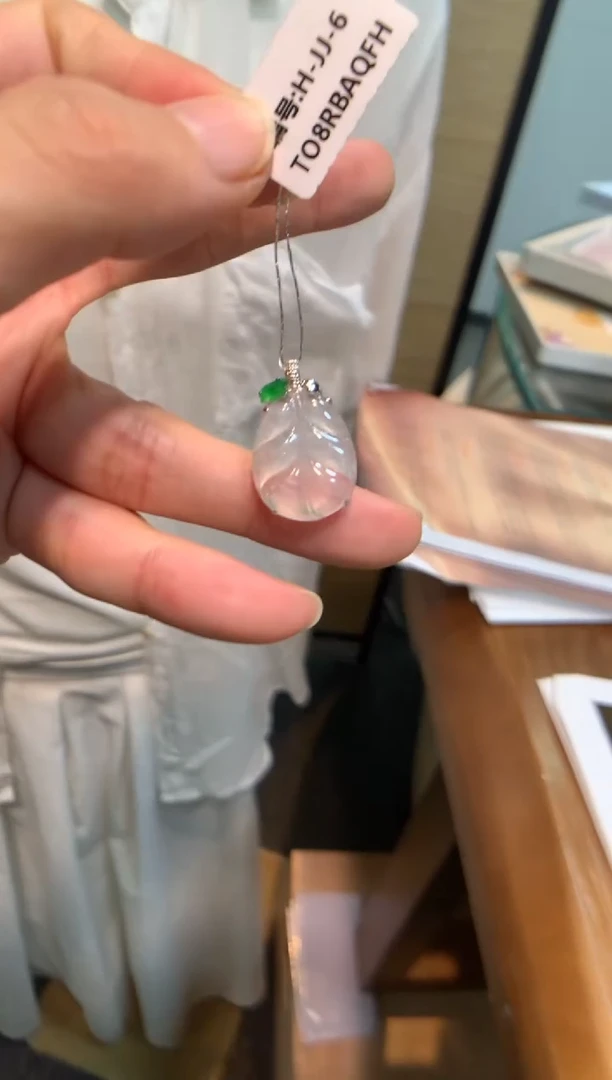 翡翠18K金镶嵌颈饰叶子