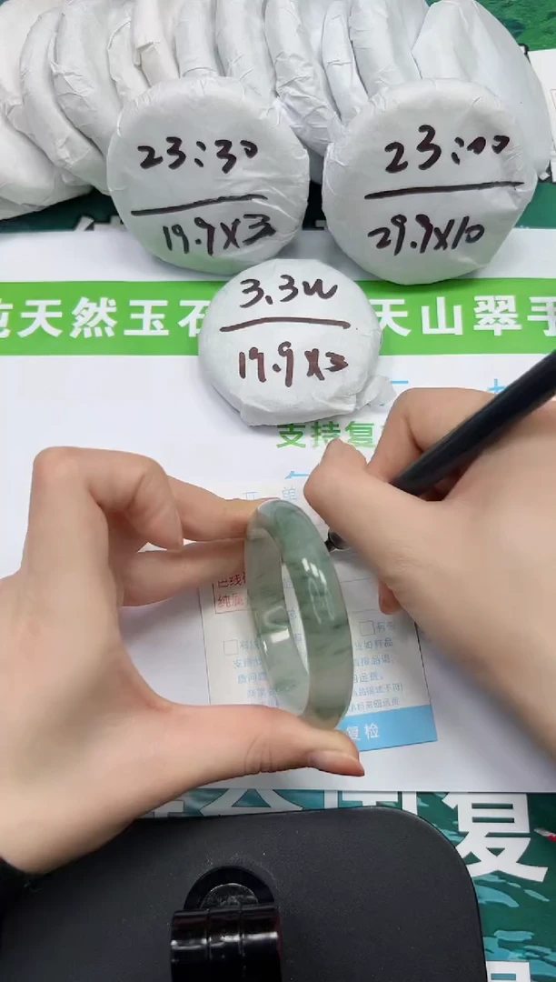 【闪购商品】石英质玉手镯未镶嵌k179-52