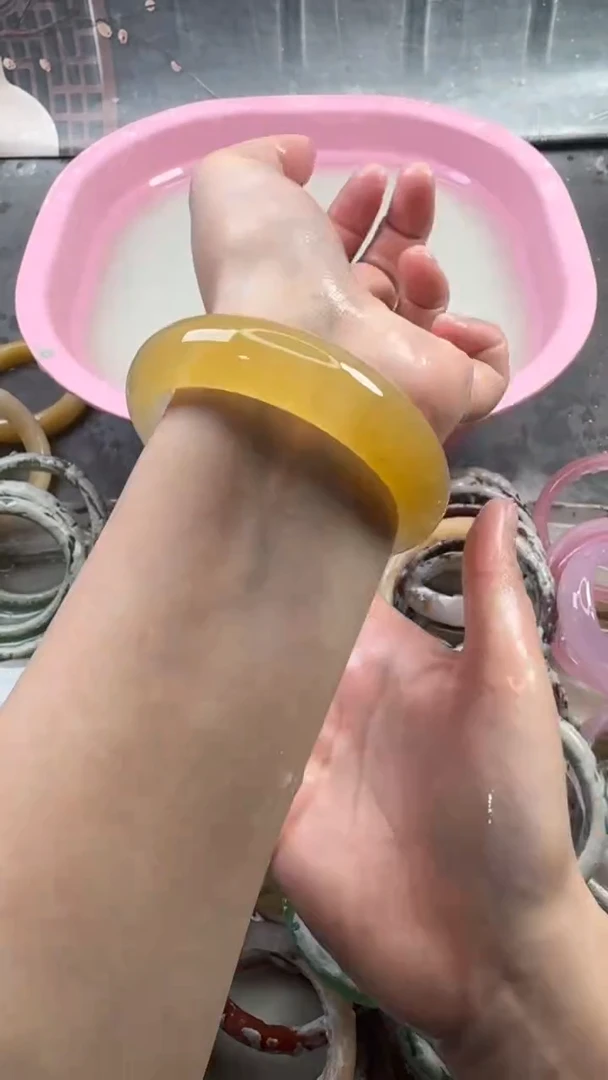 【闪购商品】石英质玉手镯未镶嵌25