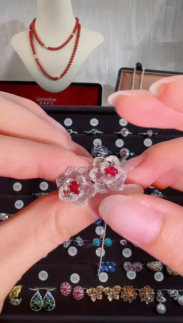 耳饰18K金镶嵌红宝石BE12442#-W#178