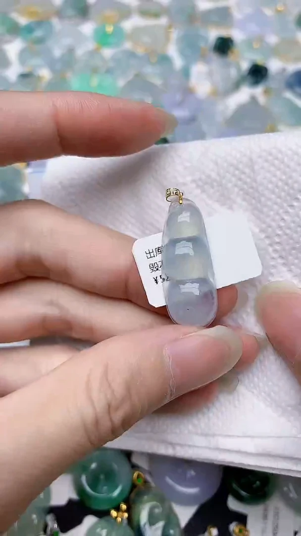 颈饰18K金镶嵌翡翠天然A货翡翠
