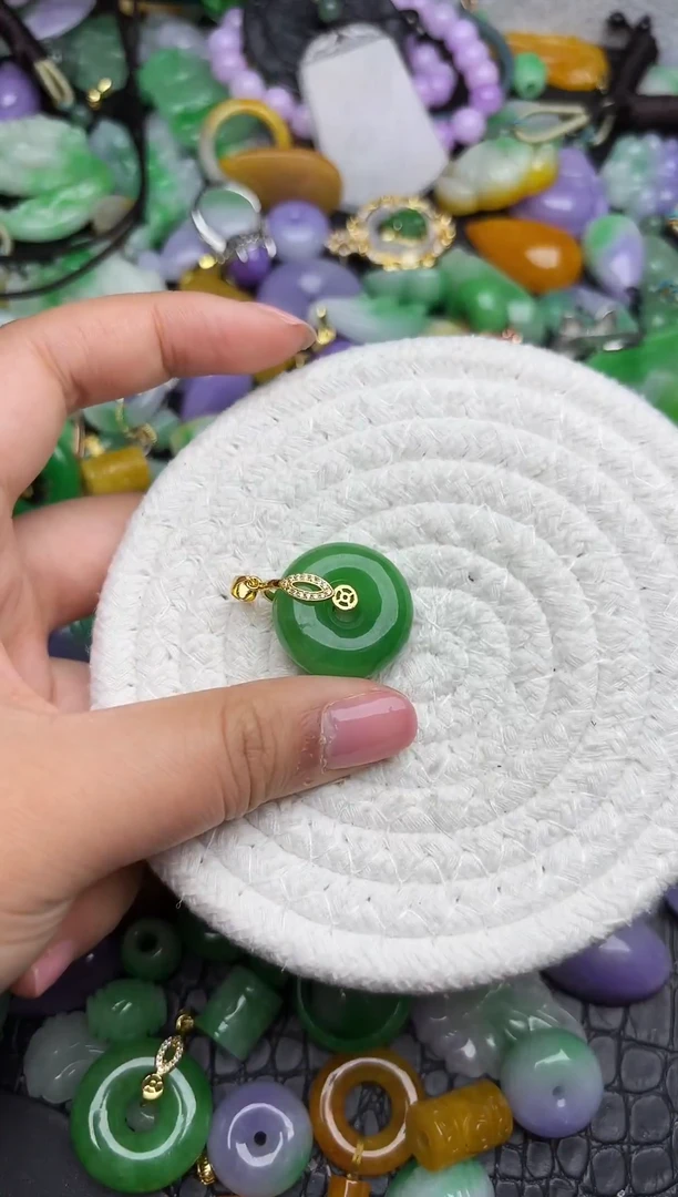 颈饰未镶嵌翡翠缅甸翡翠吊坠