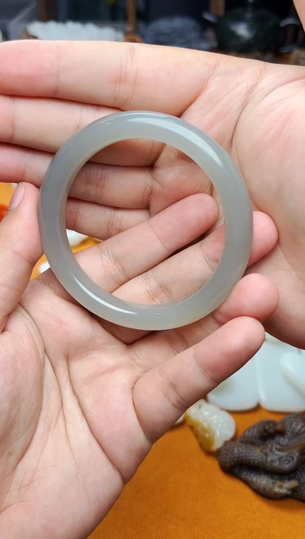 【闪购商品】和田玉手镯未镶嵌57.8圈口