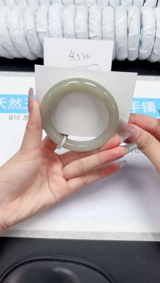 【闪购商品】和田玉手镯未镶嵌256-57.5