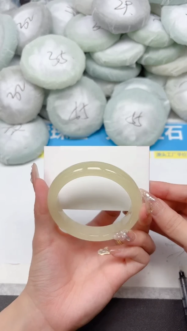 未镶嵌手镯石英质玉126-60.3