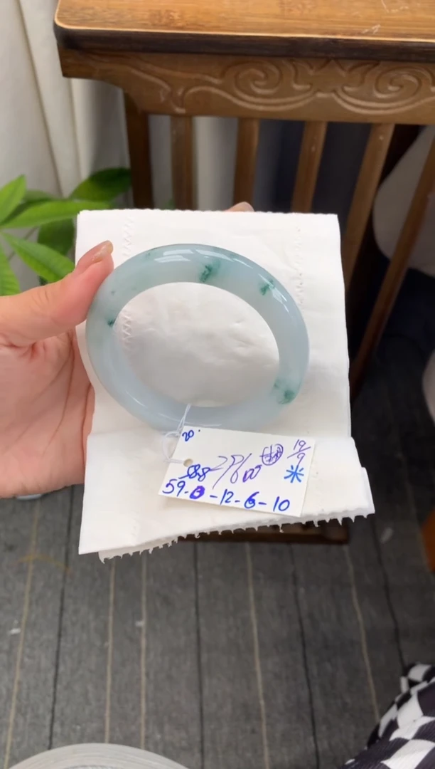未镶嵌手镯翡翠手镯