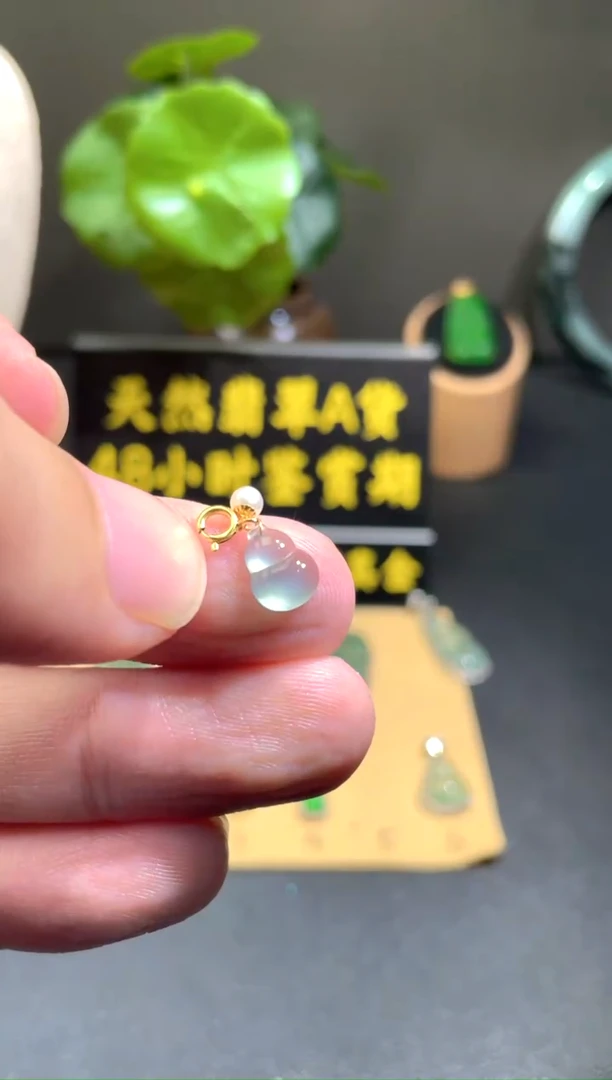 颈饰18K金镶嵌翡翠翡翠A货