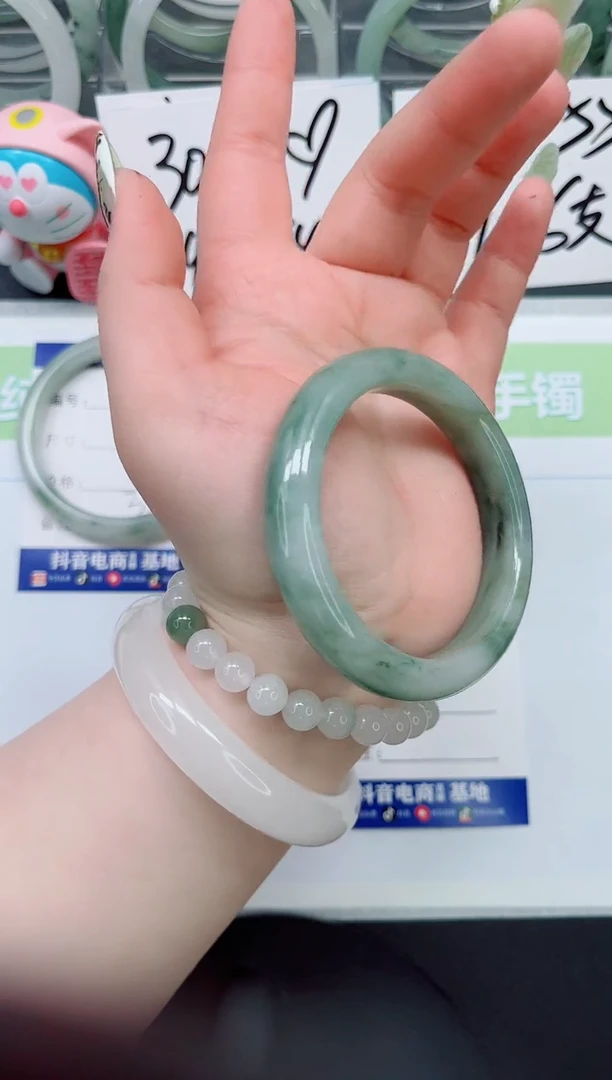 【闪购商品】石英质玉手镯未镶嵌c40