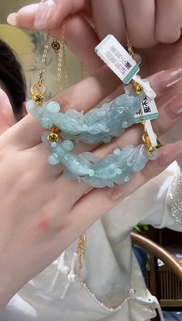 翡翠未镶嵌颈饰多样发其一个