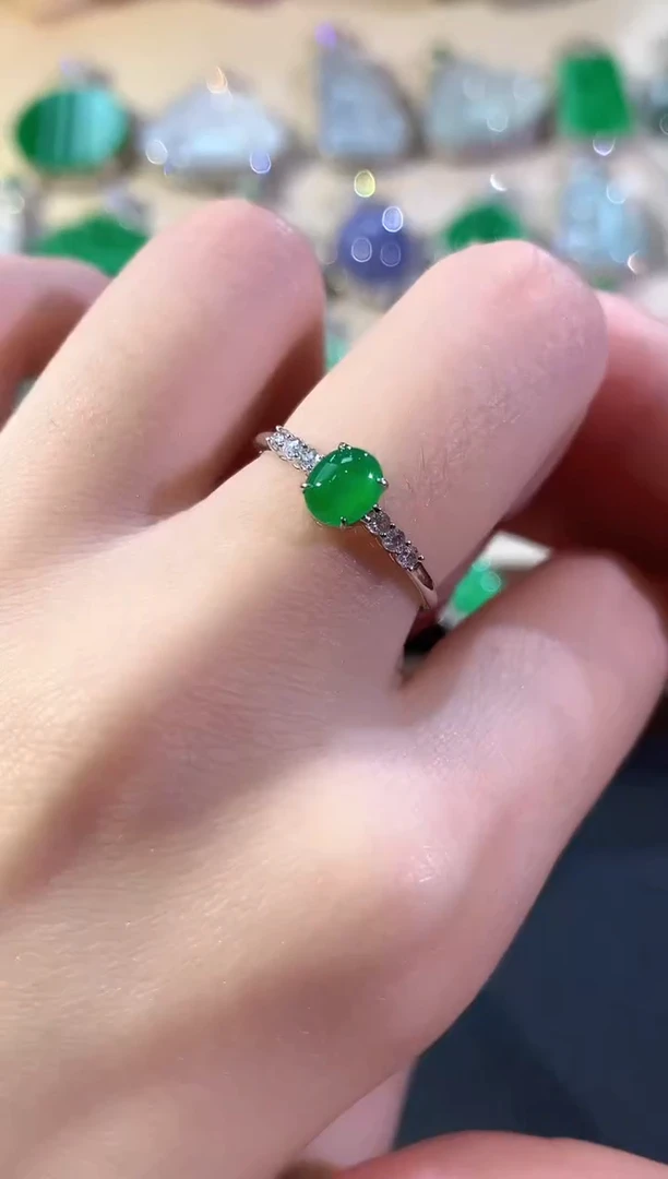 18K金镶嵌戒指翡翠冬日珠宝Q21