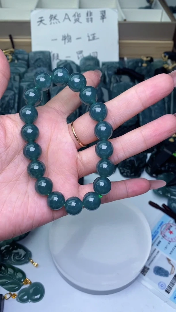 颈饰未镶嵌翡翠