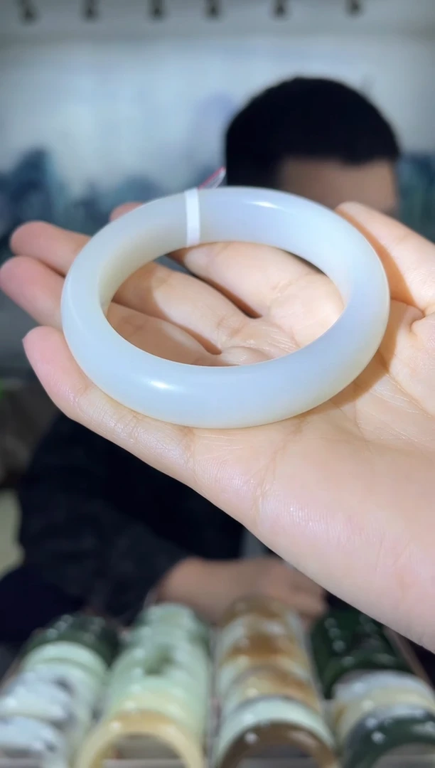 【闪购商品】和田玉手镯未镶嵌54+圈口0764