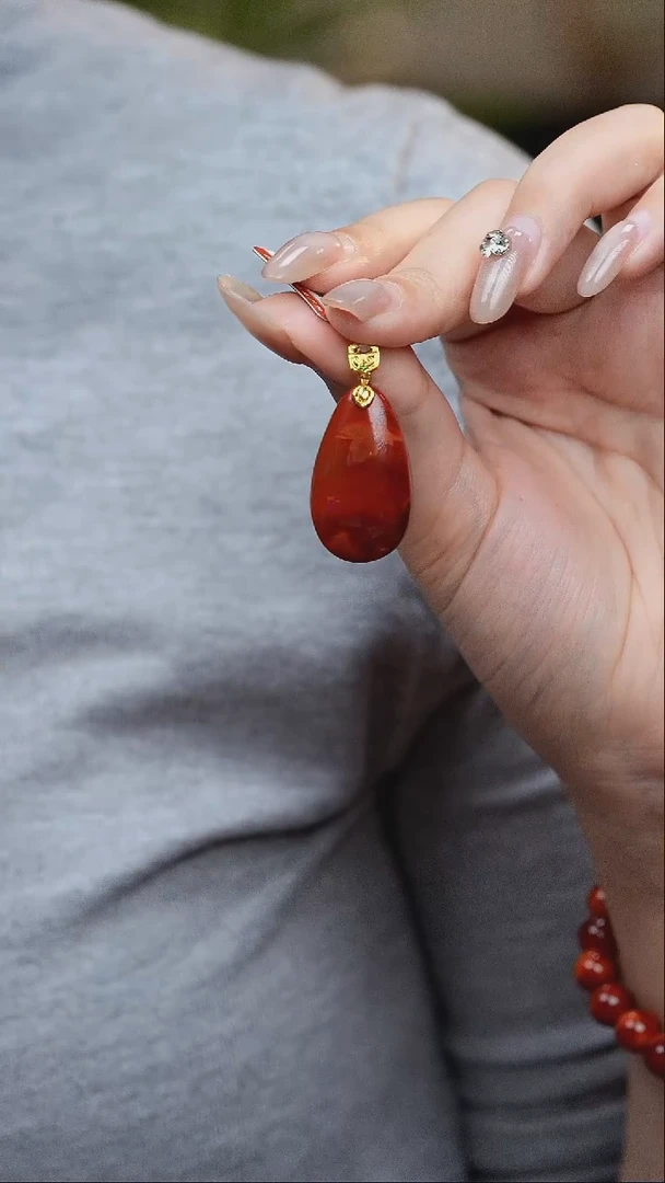 18K金镶嵌吊坠南红玛瑙D