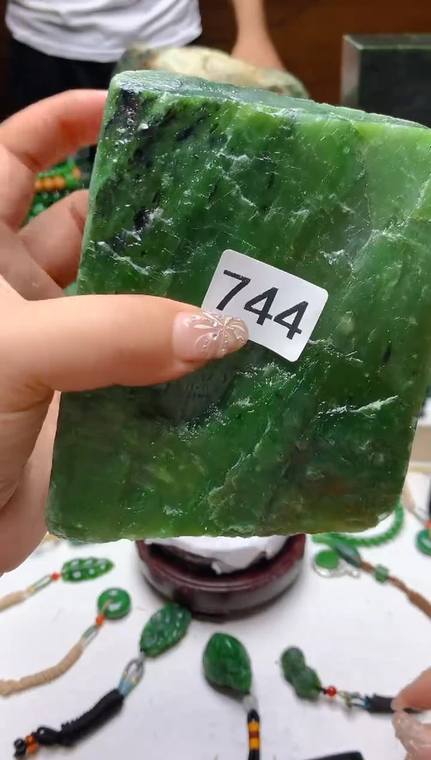 未镶嵌和田玉（碧玉）珠宝半成品1