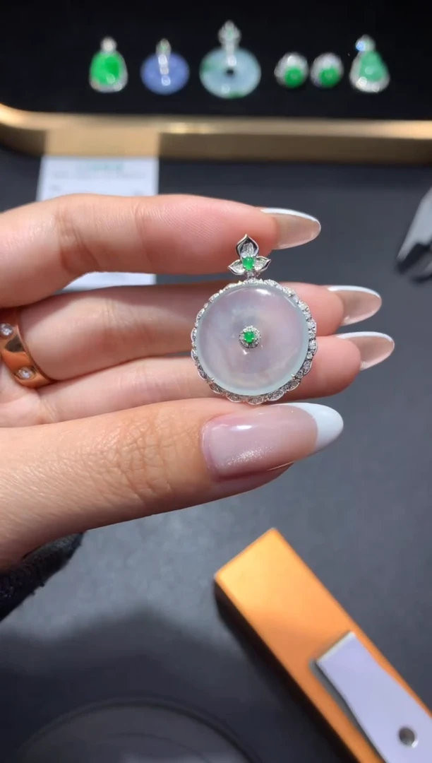 18K金镶嵌挂件翡翠48小时鉴赏期 退货不扣服务费