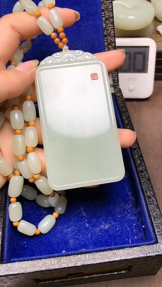 和田玉未镶嵌颈饰 生活