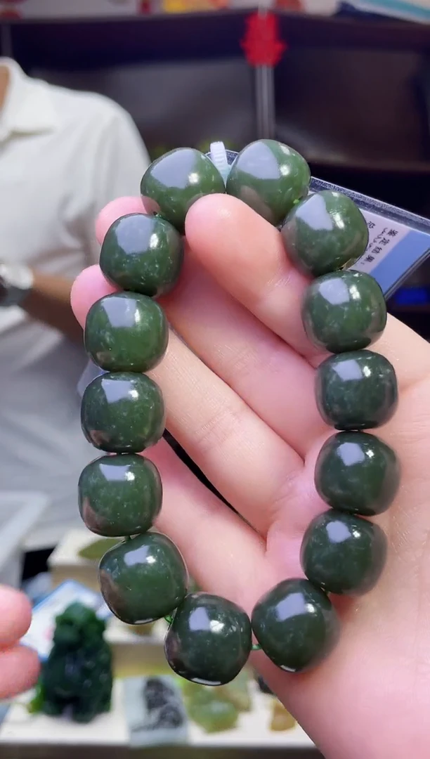 和田玉未镶嵌颈饰1