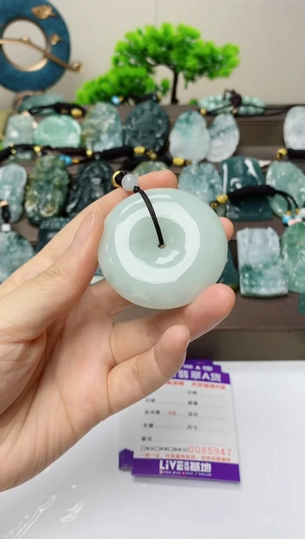 翡翠未镶嵌颈饰