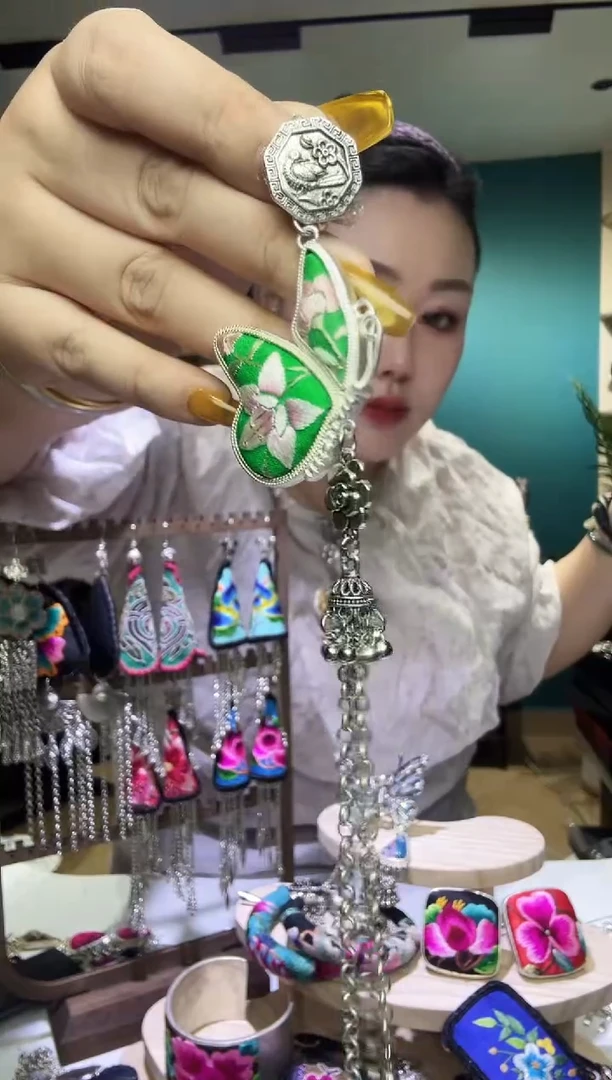 刺绣纯手工民族风压襟