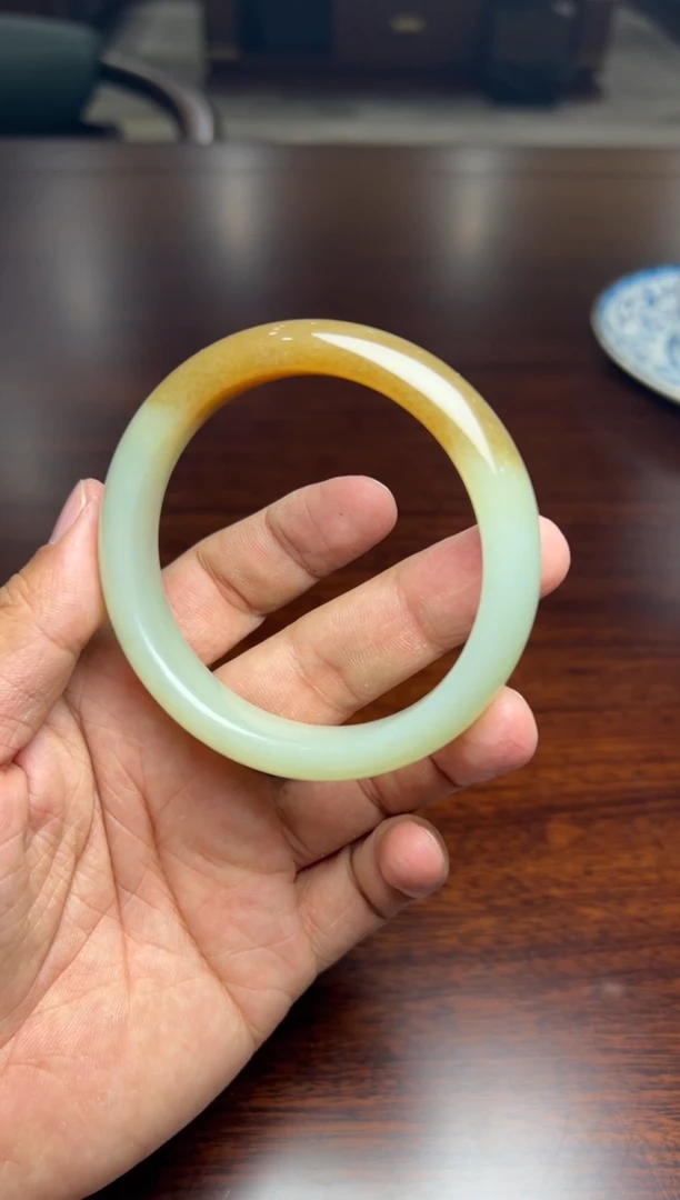 未镶嵌手镯和田玉且末微色差近2矿60
