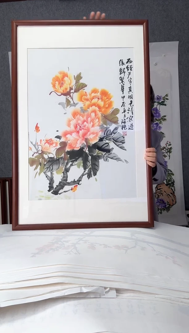 国画四尺三开 实木装裱 金色牡丹