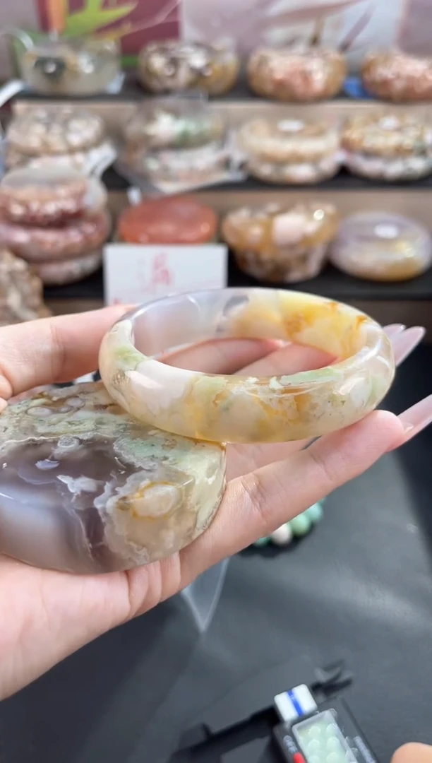 未镶嵌手镯石英质玉59