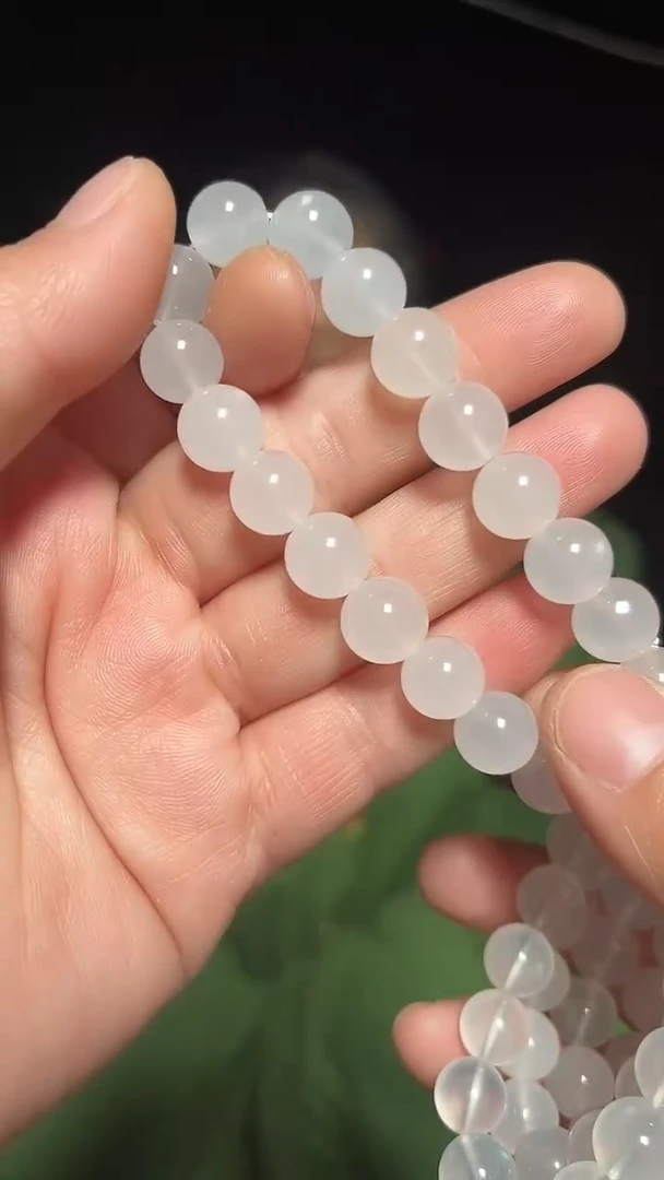 【闪购商品】水晶手链未镶嵌天然奶白晶手串多样性发一10mm