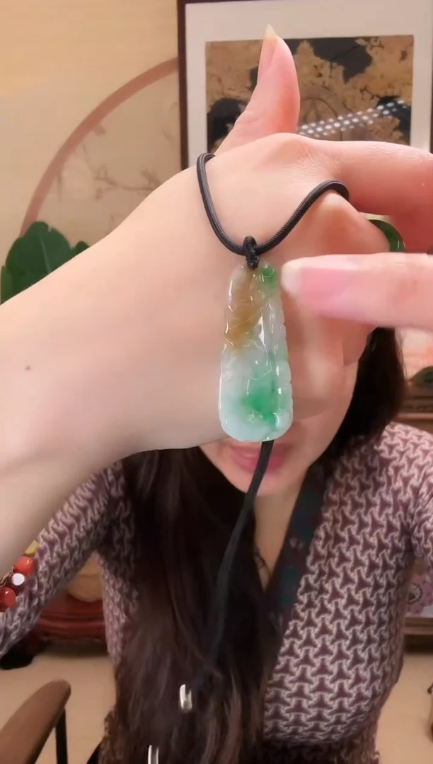 颈饰未镶嵌翡翠吊坠