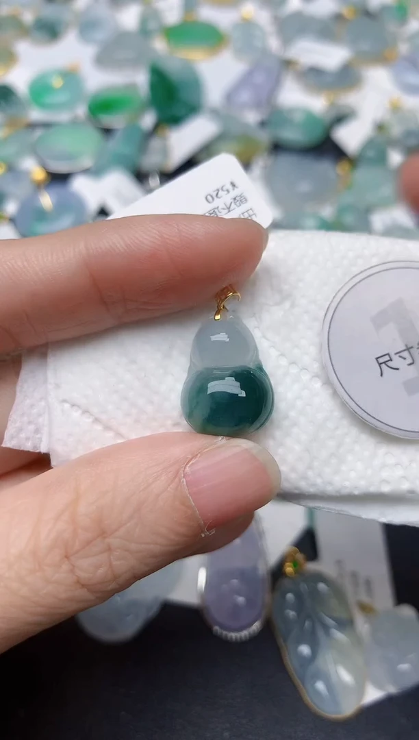 颈饰18K金镶嵌翡翠天然缅甸A货翡翠