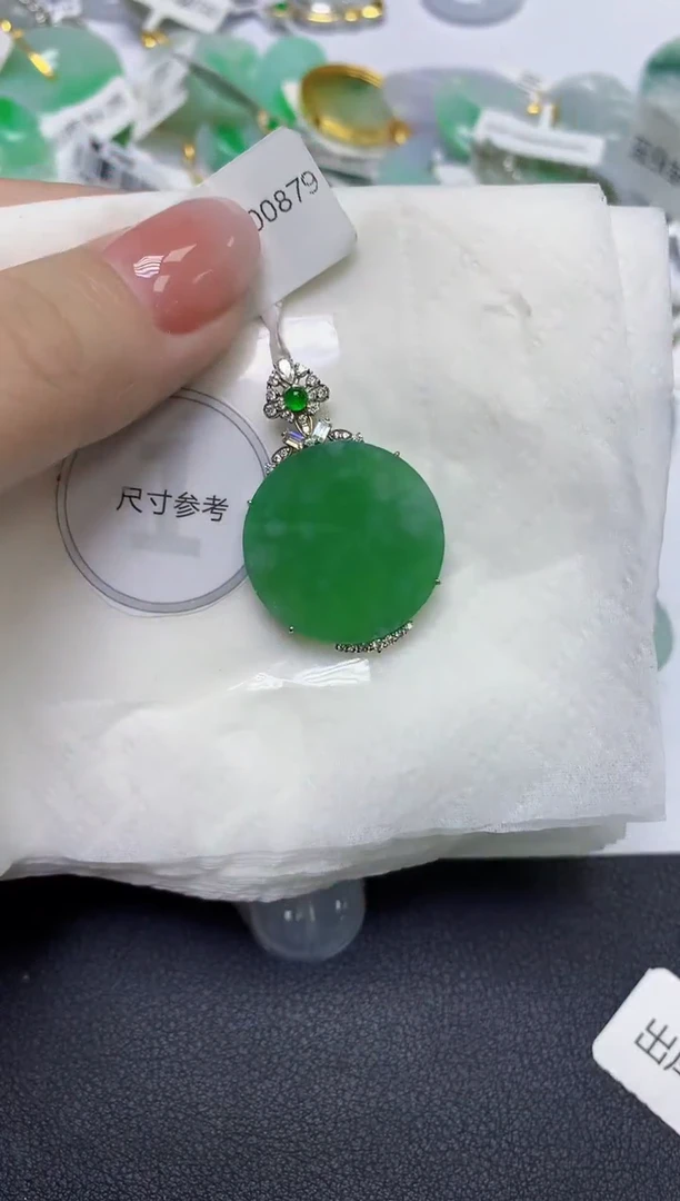 颈饰18K金镶嵌翡翠天然缅甸翡翠A货多样性发一件