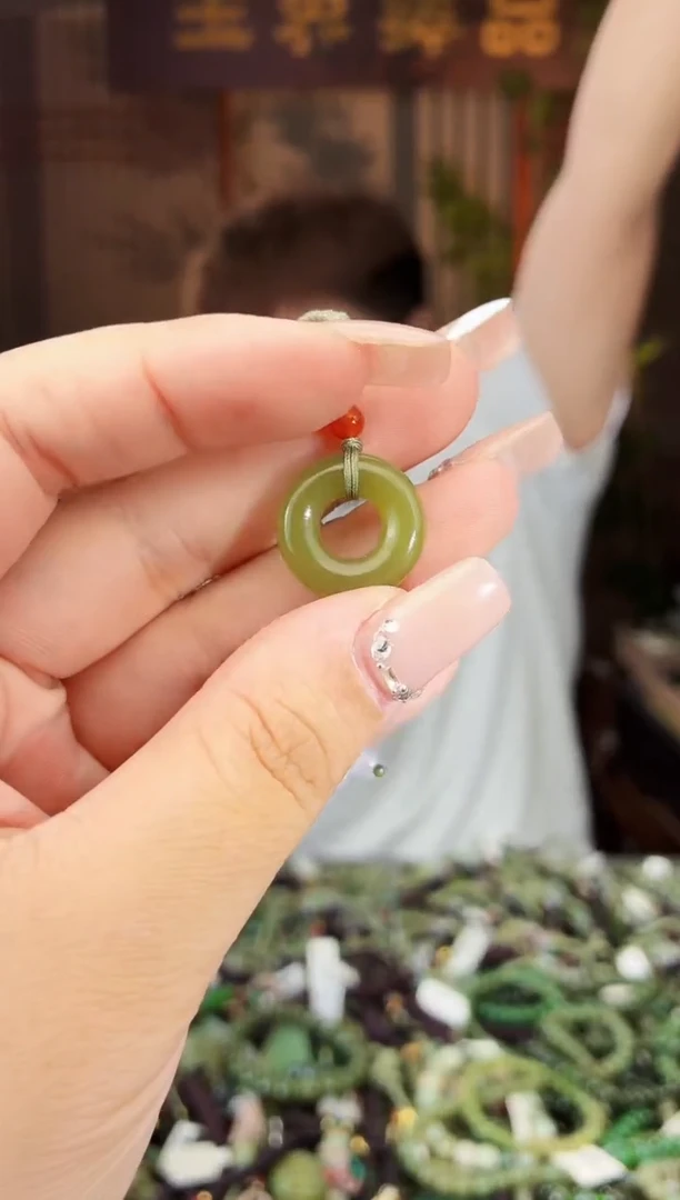 和田玉未镶嵌颈饰拍一发一