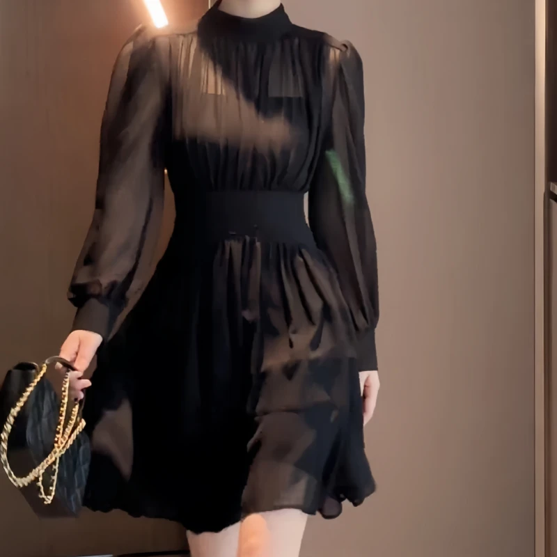 赫本风贵气千金穿搭连衣裙早秋新款长袖雪纺气质高级感收腰小黑裙