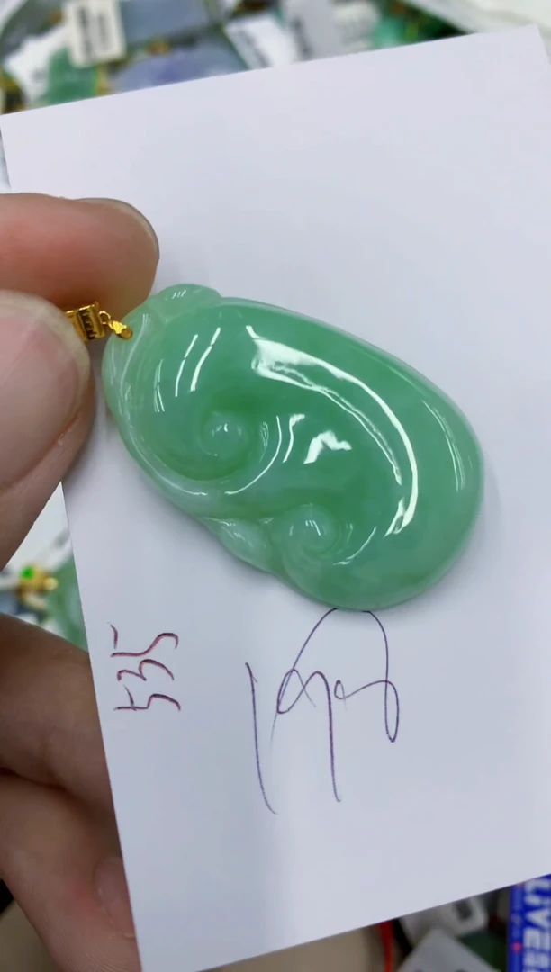 颈饰18K金镶嵌翡翠111111111111