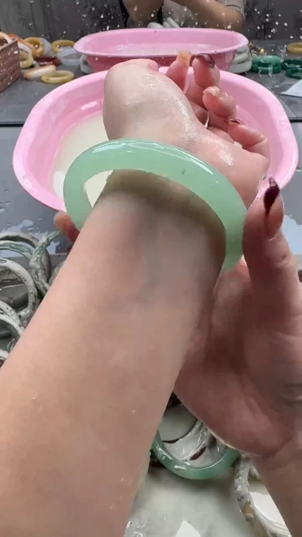 未镶嵌手镯石英质玉18 6364